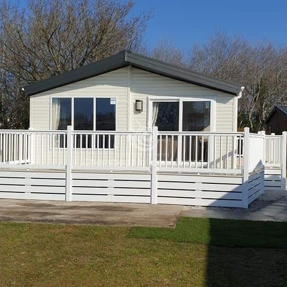 Beautiful Luxury Lodge for rent on Trecco Bay